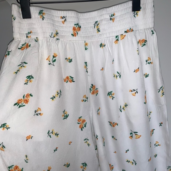 Sunday’s best Aritzia flowy pants - Picture 3 of 4